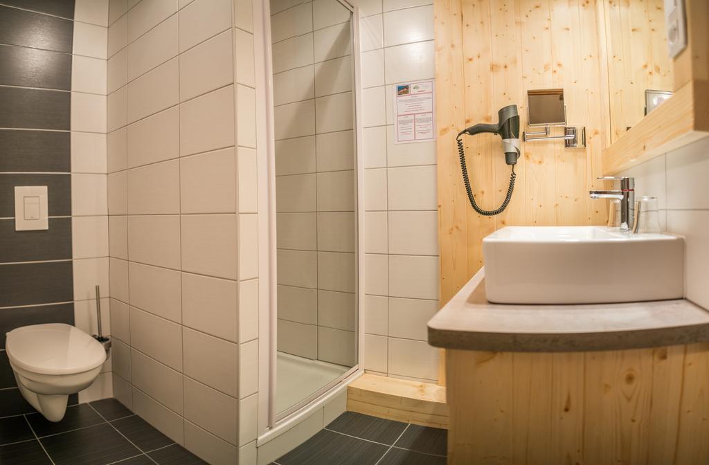 Logis Hotel Le Vetine ル・ヴァルタン エクステリア 写真